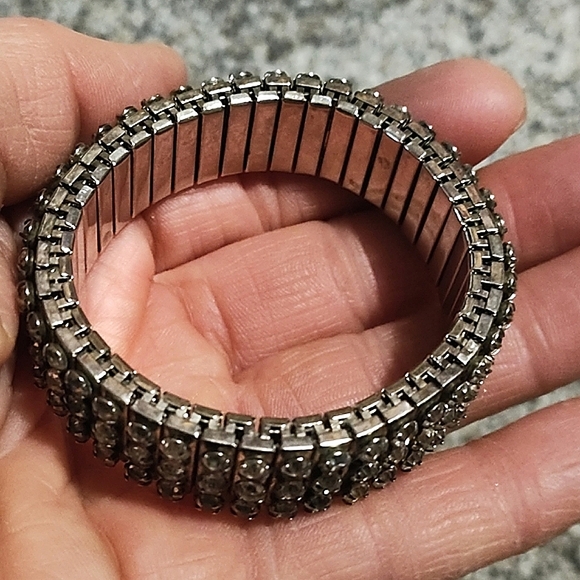 VINTAGE 60s 3-ROW RHODIUM PLALTED PRONG SET RHINESTONE EXPANDABLE 6-7" BRACELET - Picture 4 of 9